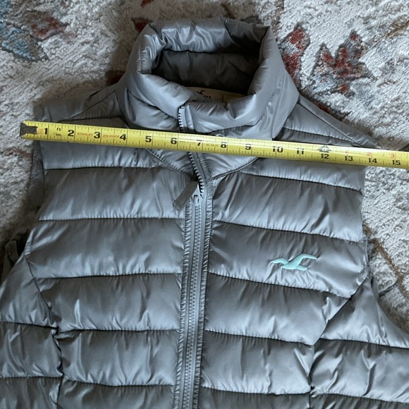 Hollister Silver Lightweights Puffer Vest - Picture 12 of 15